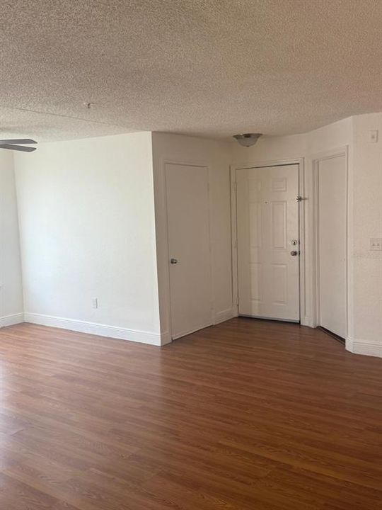 For Sale: $174,899 (2 beds, 2 baths, 1026 Square Feet)