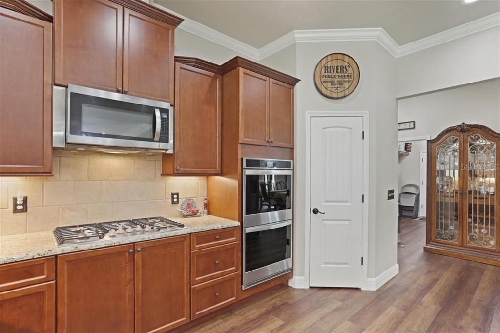 For Sale: $680,000 (4 beds, 2 baths, 2688 Square Feet)