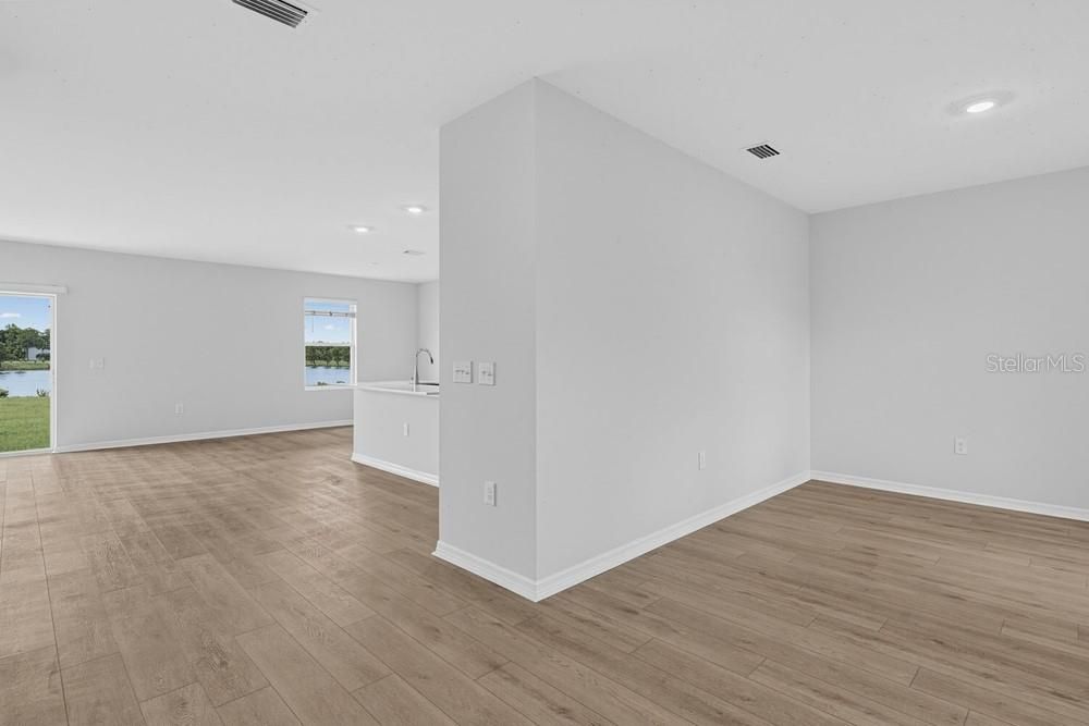 For Sale: $359,900 (5 beds, 3 baths, 2287 Square Feet)