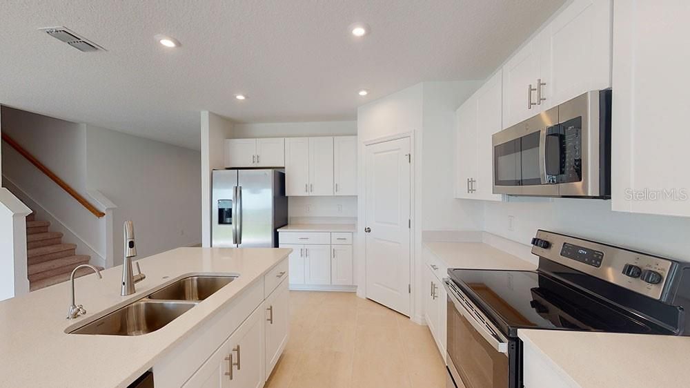 For Sale: $399,990 (5 beds, 3 baths, 2287 Square Feet)