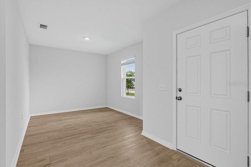 For Sale: $359,900 (5 beds, 3 baths, 2287 Square Feet)