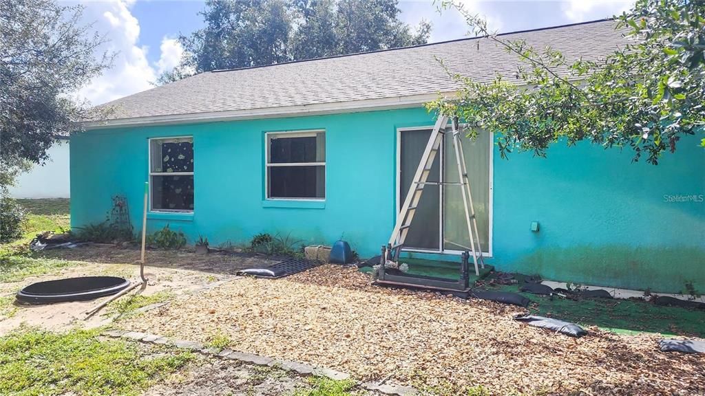 Activo con contrato: $215,000 (3 camas, 2 baños, 1684 Pies cuadrados)