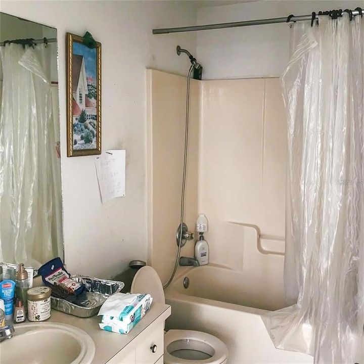 Activo con contrato: $215,000 (3 camas, 2 baños, 1684 Pies cuadrados)
