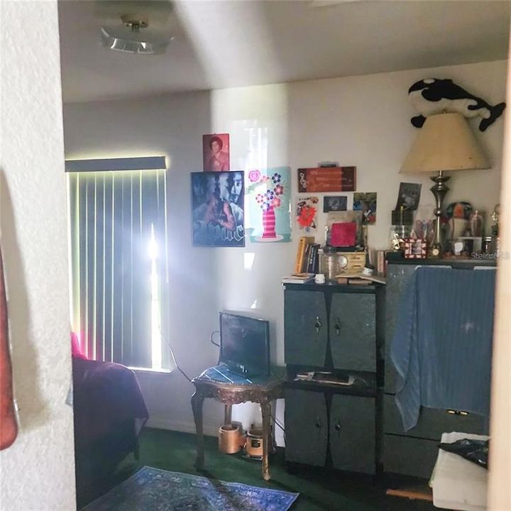 Activo con contrato: $215,000 (3 camas, 2 baños, 1684 Pies cuadrados)