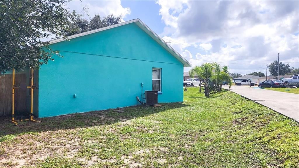 Activo con contrato: $215,000 (3 camas, 2 baños, 1684 Pies cuadrados)