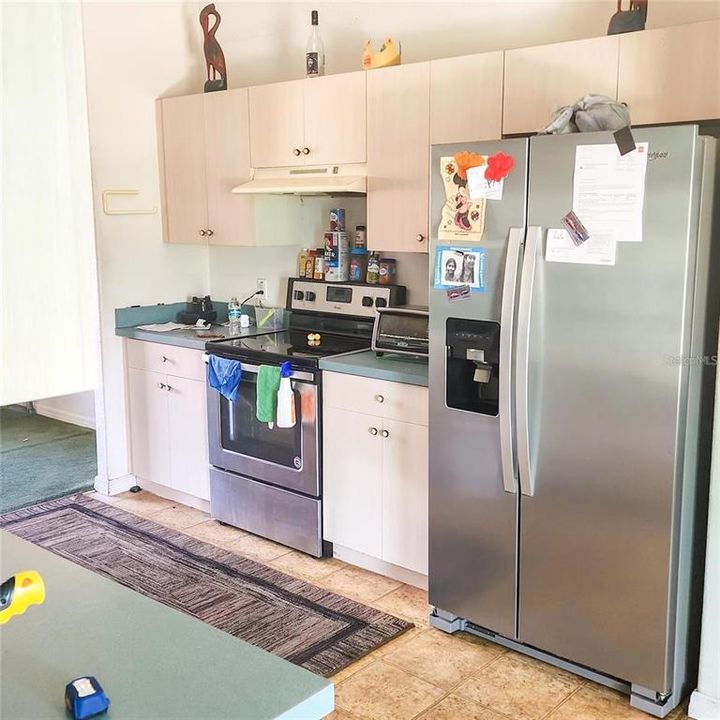 Activo con contrato: $215,000 (3 camas, 2 baños, 1684 Pies cuadrados)