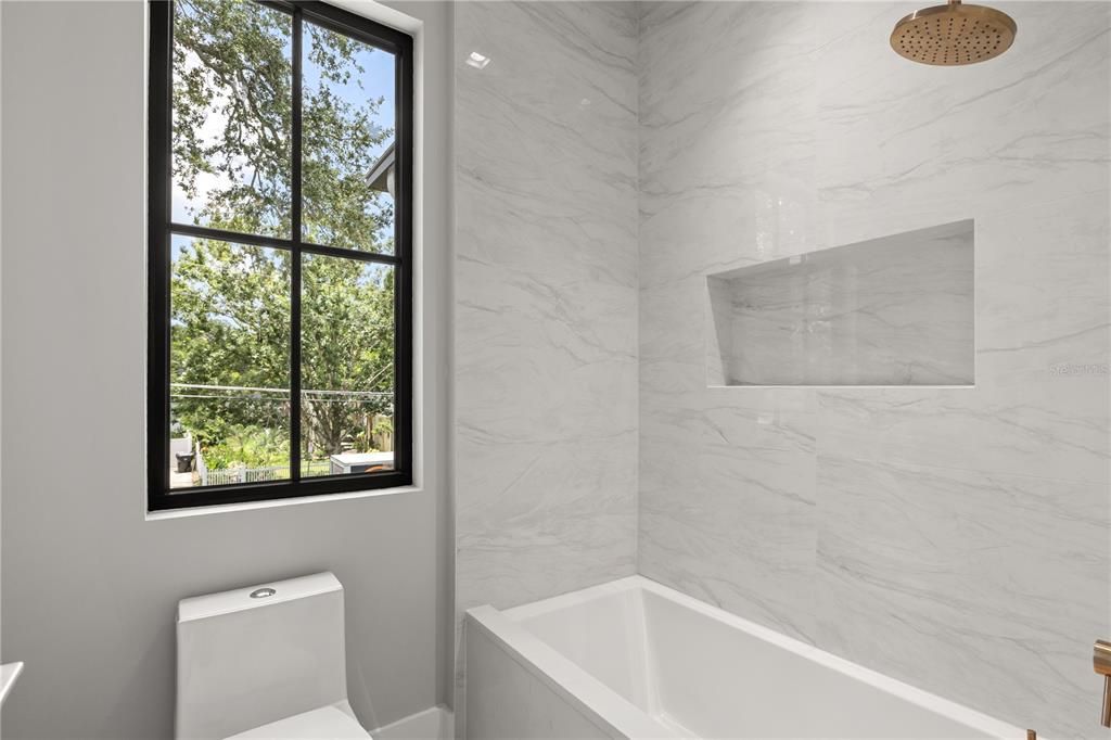 For Sale: $1,700,000 (5 beds, 5 baths, 3452 Square Feet)