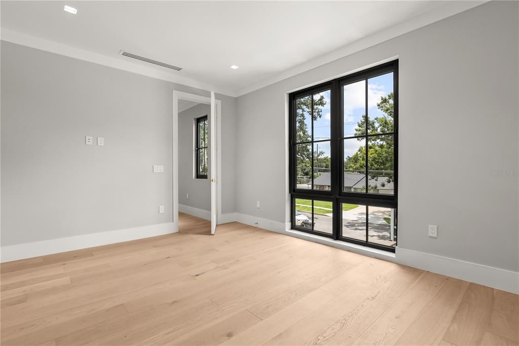 For Sale: $1,700,000 (5 beds, 5 baths, 3452 Square Feet)
