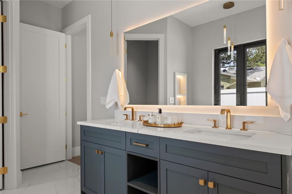 For Sale: $1,700,000 (5 beds, 5 baths, 3452 Square Feet)