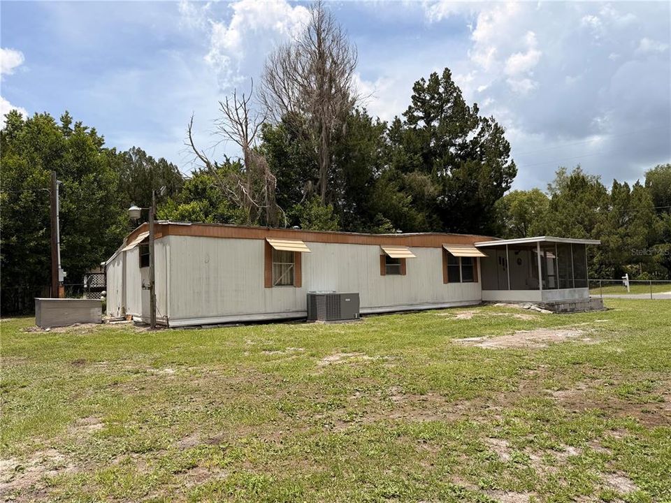 For Sale: $115,000 (2 beds, 2 baths, 840 Square Feet)