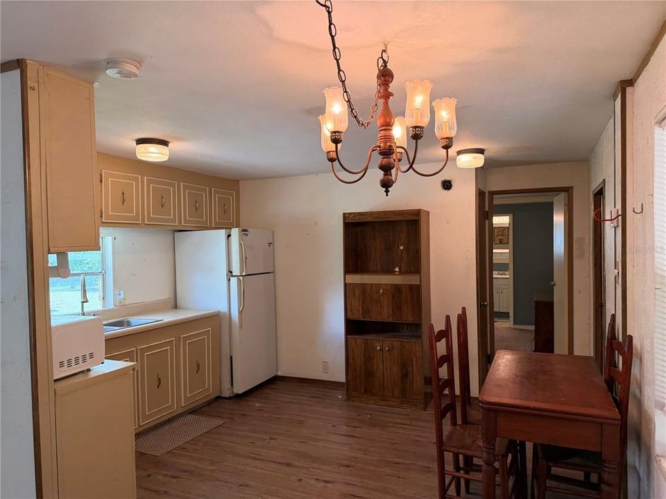 For Sale: $115,000 (2 beds, 2 baths, 840 Square Feet)