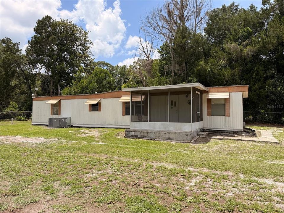 For Sale: $115,000 (2 beds, 2 baths, 840 Square Feet)