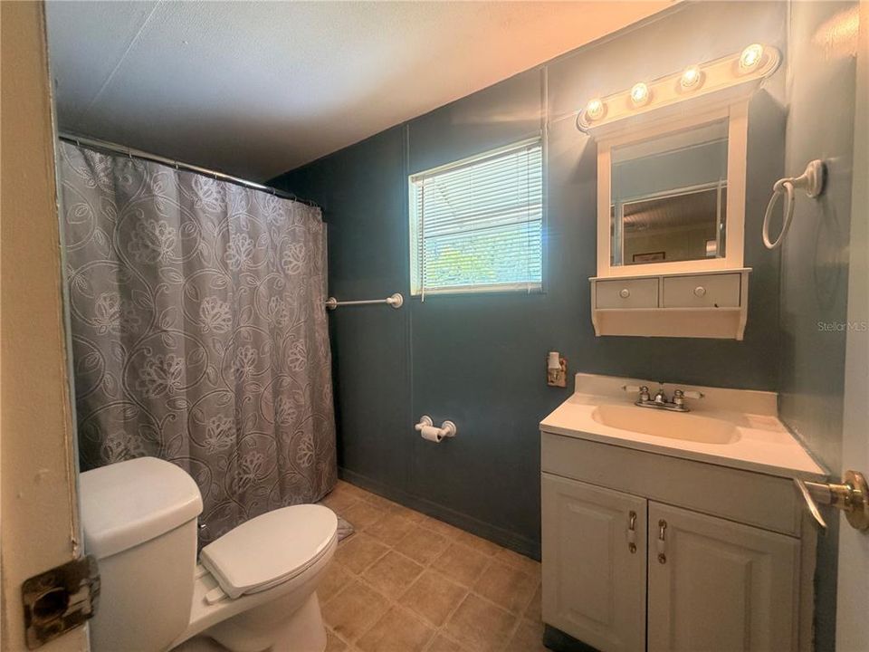For Sale: $115,000 (2 beds, 2 baths, 840 Square Feet)