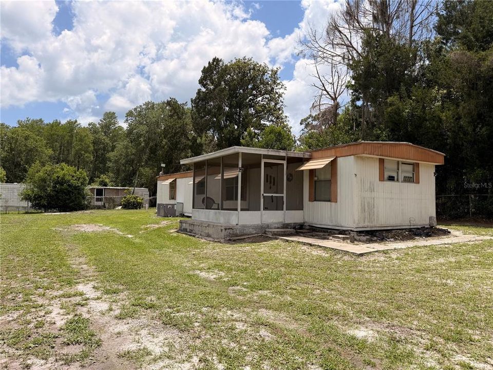 For Sale: $115,000 (2 beds, 2 baths, 840 Square Feet)