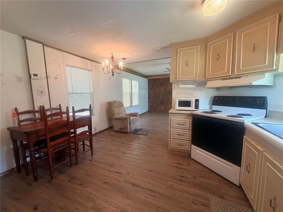 For Sale: $115,000 (2 beds, 2 baths, 840 Square Feet)