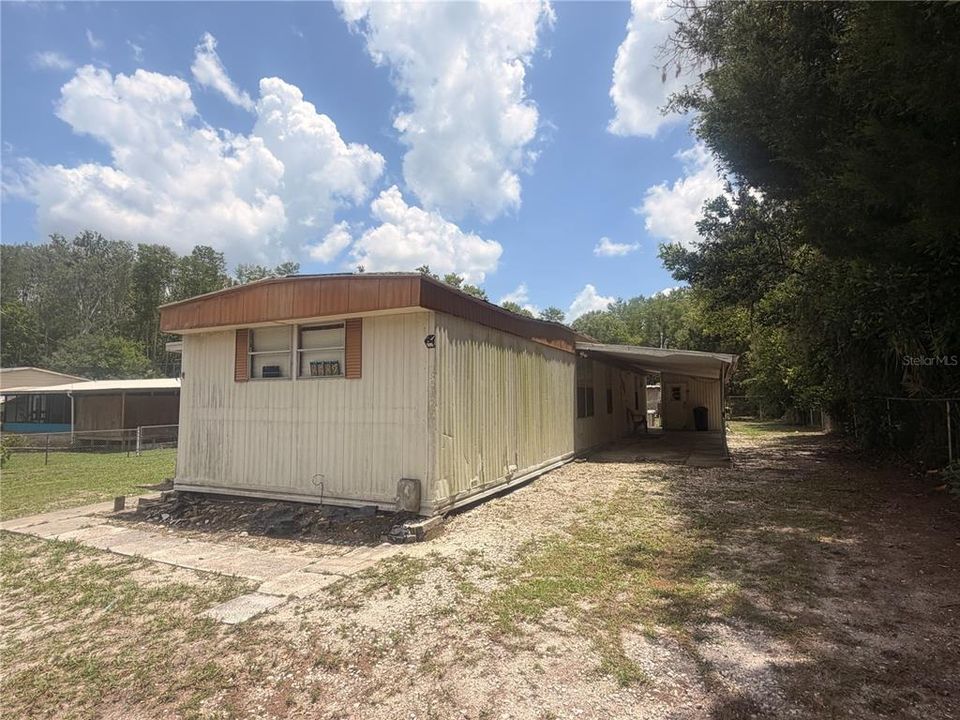 For Sale: $115,000 (2 beds, 2 baths, 840 Square Feet)