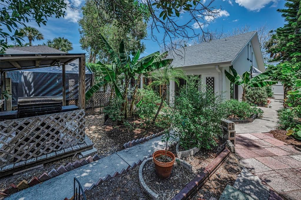 For Sale: $727,000 (3 beds, 2 baths, 1505 Square Feet)
