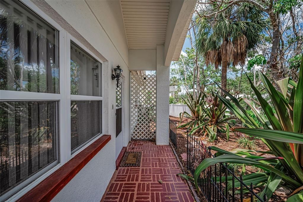 For Sale: $727,000 (3 beds, 2 baths, 1505 Square Feet)