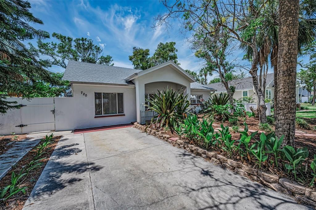 For Sale: $727,000 (3 beds, 2 baths, 1505 Square Feet)
