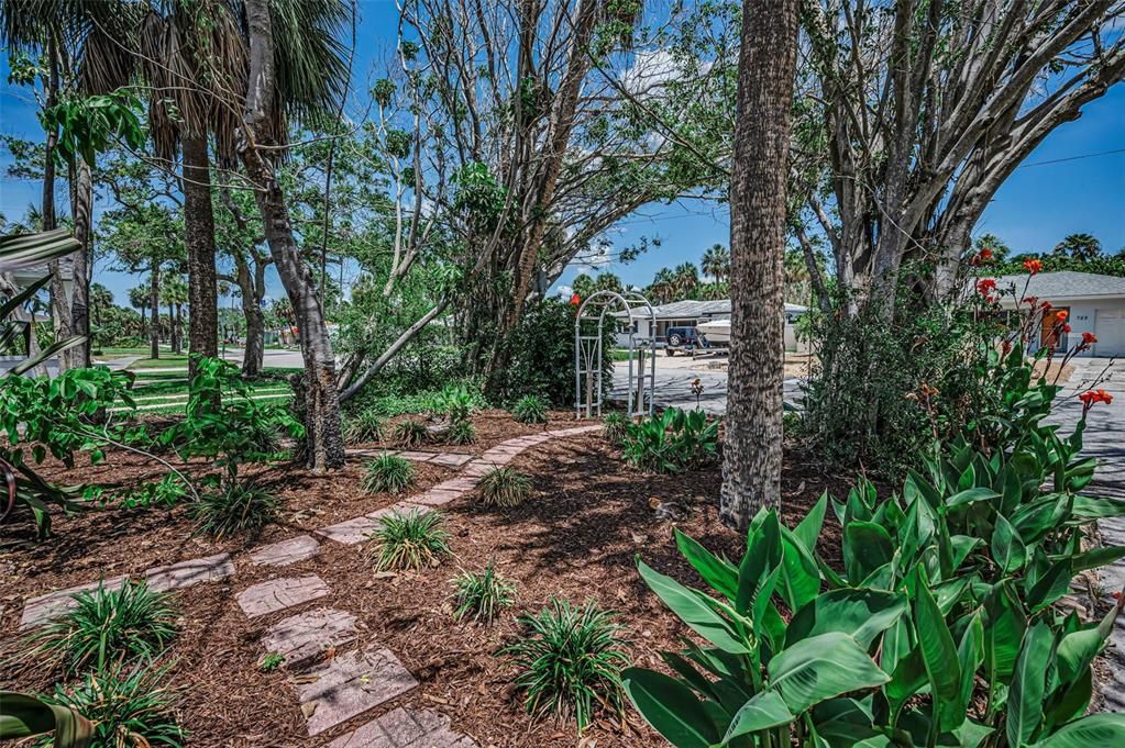 For Sale: $727,000 (3 beds, 2 baths, 1505 Square Feet)
