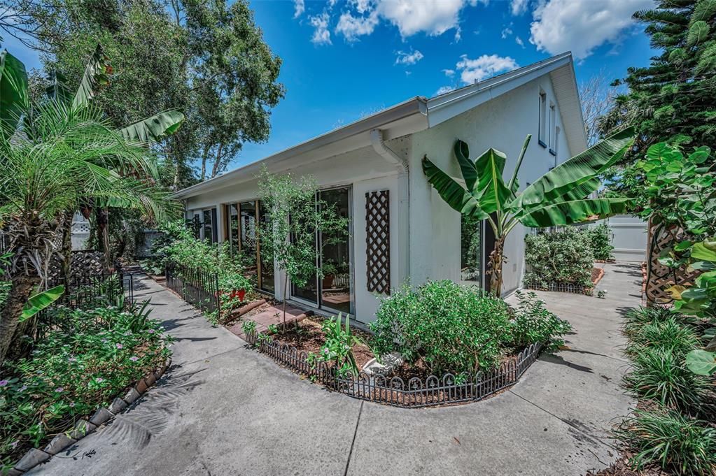 For Sale: $727,000 (3 beds, 2 baths, 1505 Square Feet)