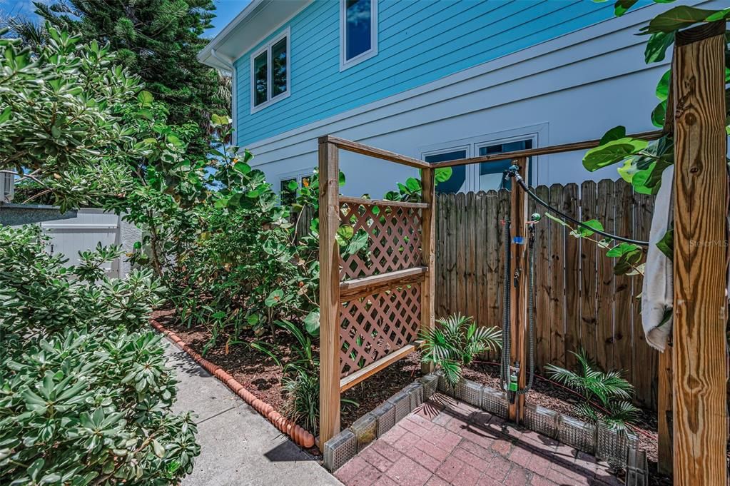 For Sale: $727,000 (3 beds, 2 baths, 1505 Square Feet)
