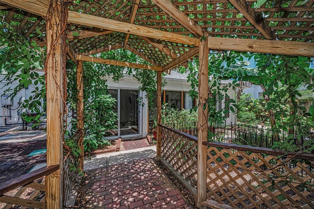 For Sale: $727,000 (3 beds, 2 baths, 1505 Square Feet)