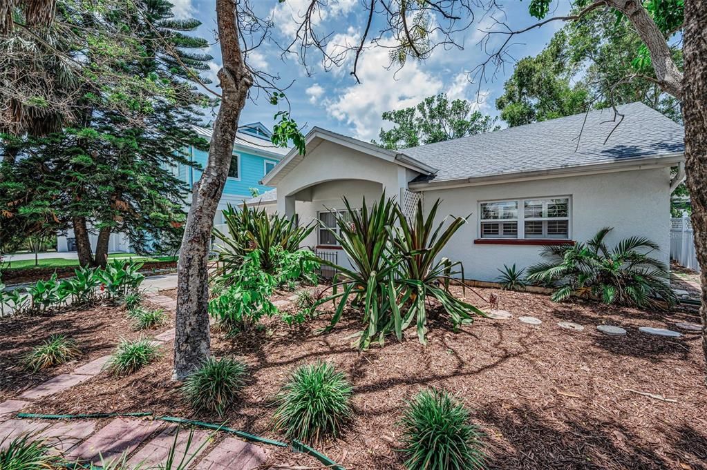 For Sale: $727,000 (3 beds, 2 baths, 1505 Square Feet)