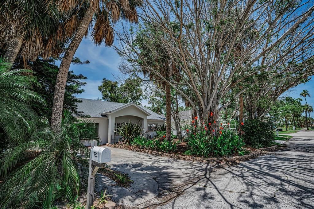 For Sale: $727,000 (3 beds, 2 baths, 1505 Square Feet)
