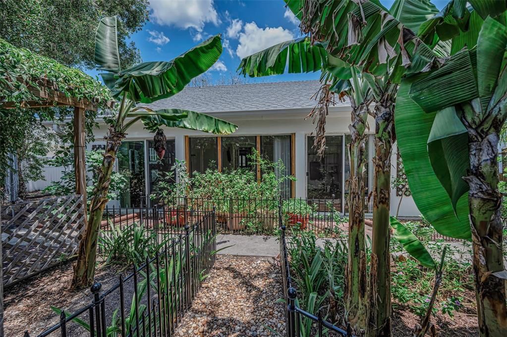 For Sale: $727,000 (3 beds, 2 baths, 1505 Square Feet)