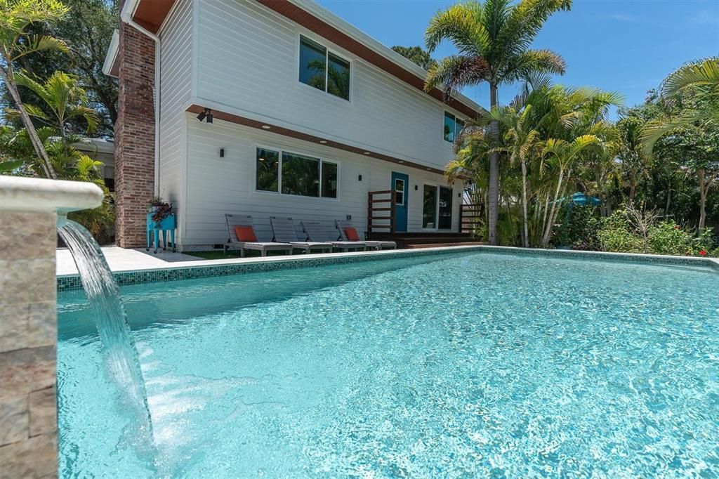 For Sale: $1,325,000 (6 beds, 5 baths, 3646 Square Feet)
