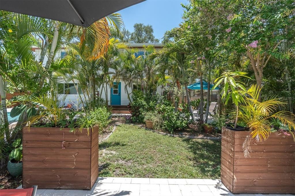 For Sale: $1,325,000 (6 beds, 5 baths, 3646 Square Feet)