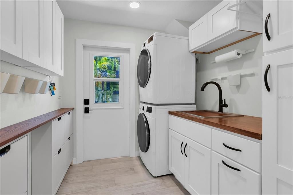 For Sale: $1,325,000 (6 beds, 5 baths, 3646 Square Feet)