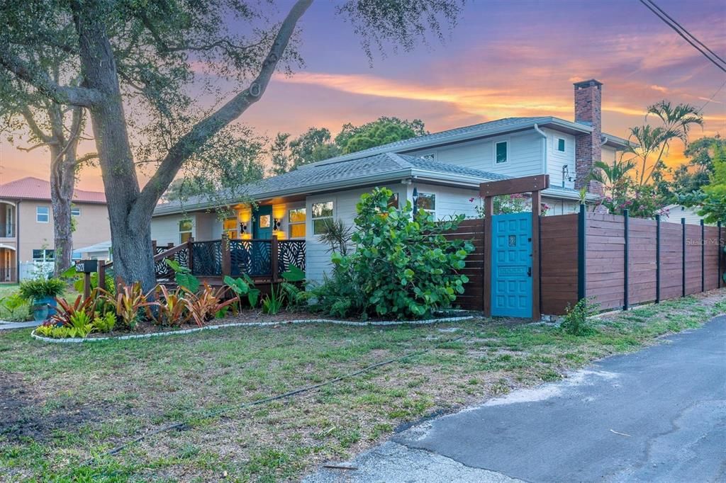 For Sale: $1,325,000 (6 beds, 5 baths, 3646 Square Feet)