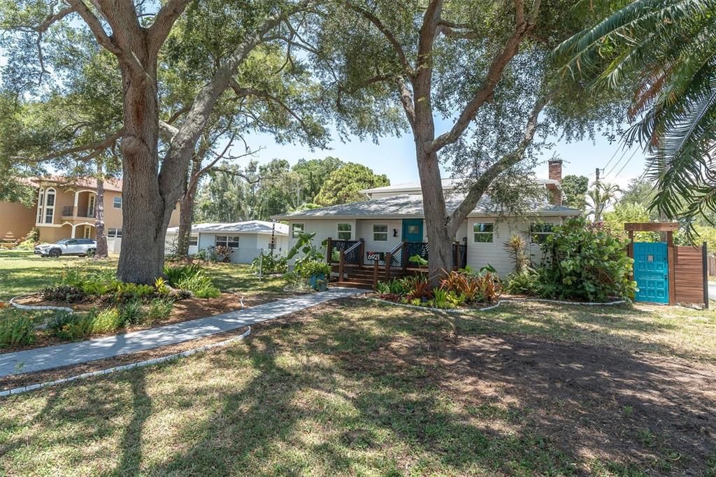 For Sale: $1,325,000 (6 beds, 5 baths, 3646 Square Feet)
