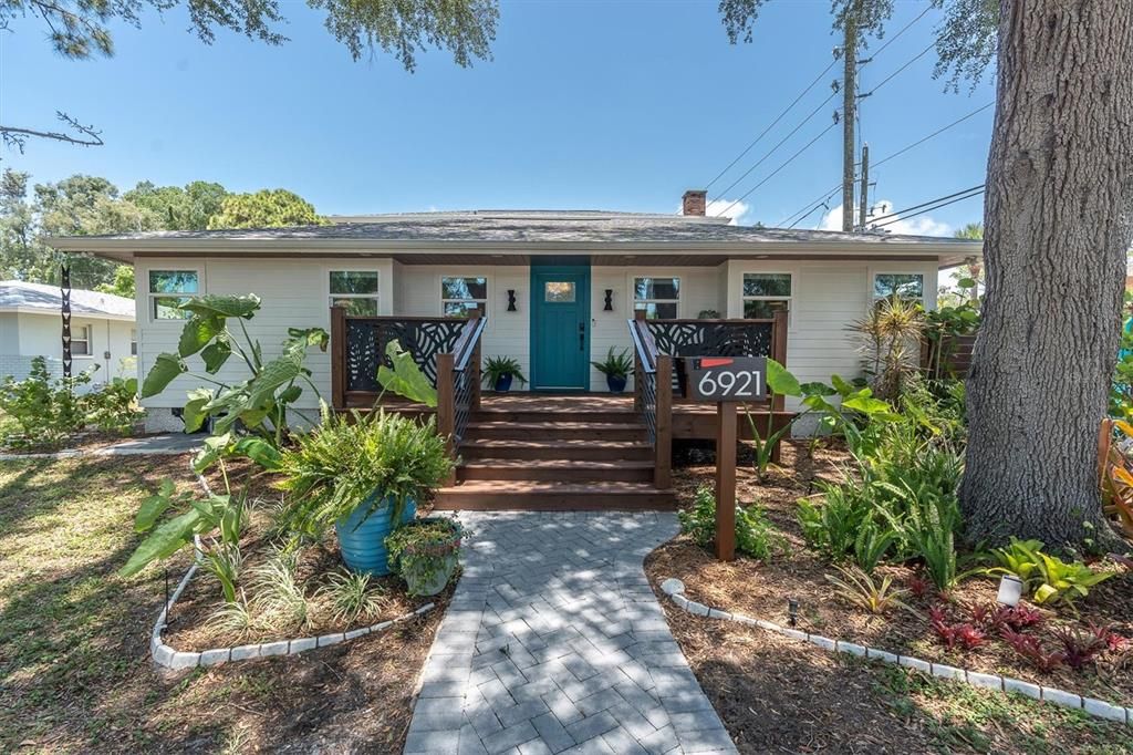 For Sale: $1,325,000 (6 beds, 5 baths, 3646 Square Feet)