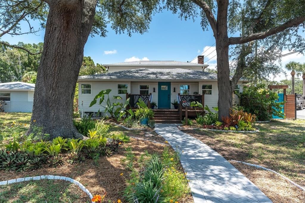 For Sale: $1,325,000 (6 beds, 5 baths, 3646 Square Feet)