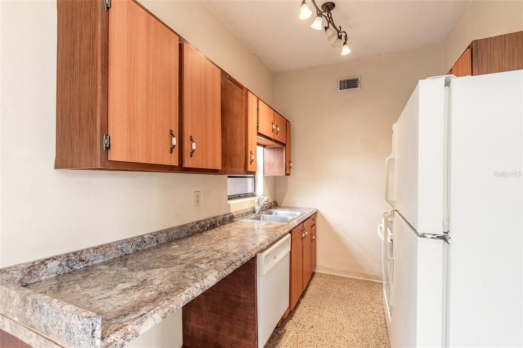 На продажу: $279,900 (3 спален, 2 ванн, 1533 Квадратных фут)