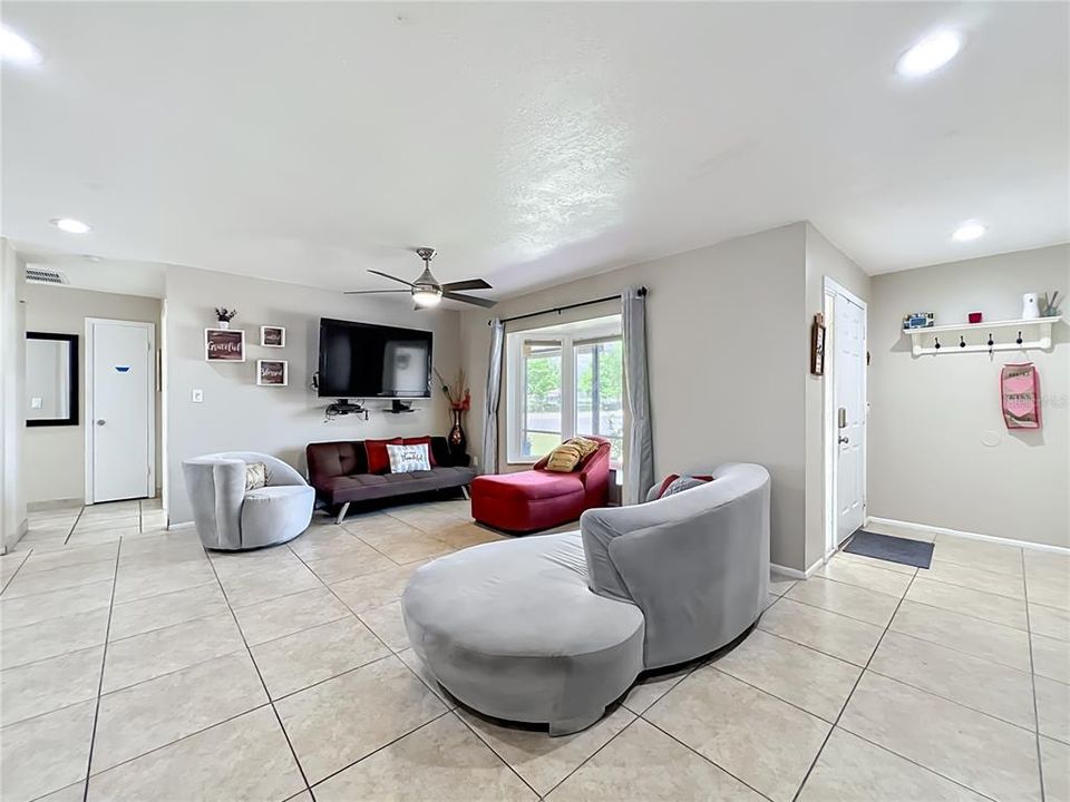 For Sale: $410,000 (3 beds, 2 baths, 1744 Square Feet)