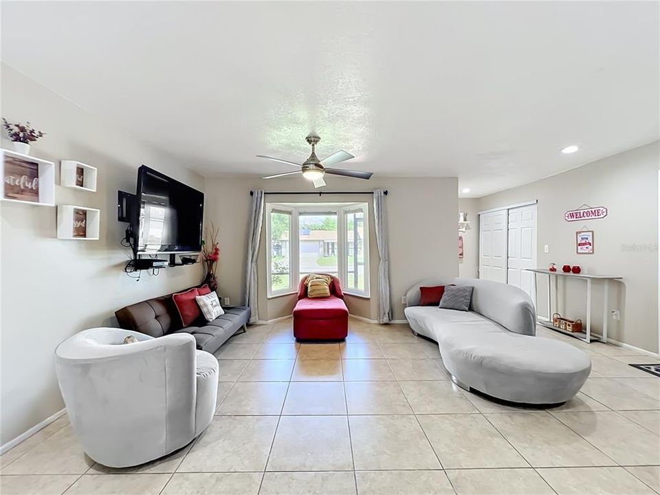 For Sale: $410,000 (3 beds, 2 baths, 1744 Square Feet)