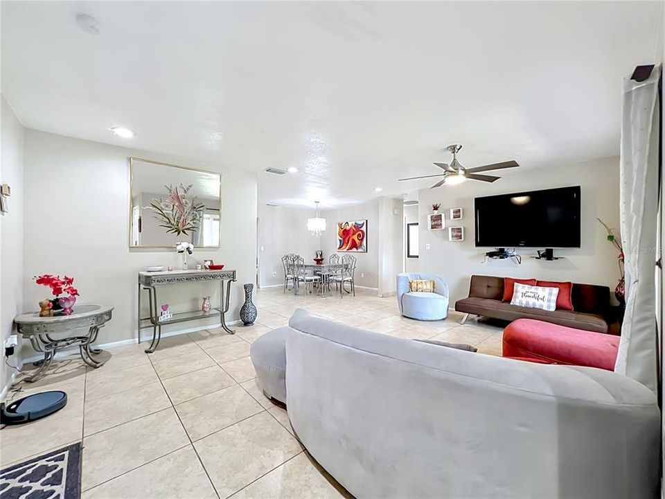 For Sale: $410,000 (3 beds, 2 baths, 1744 Square Feet)
