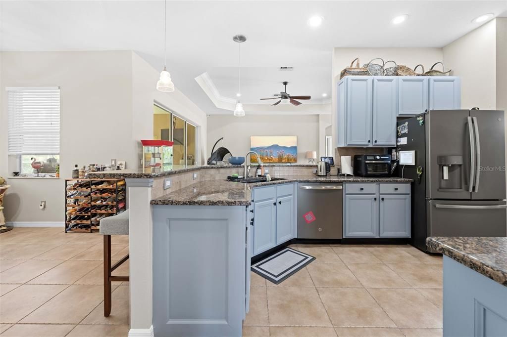 Active With Contract: $479,900 (3 beds, 3 baths, 2436 Square Feet)