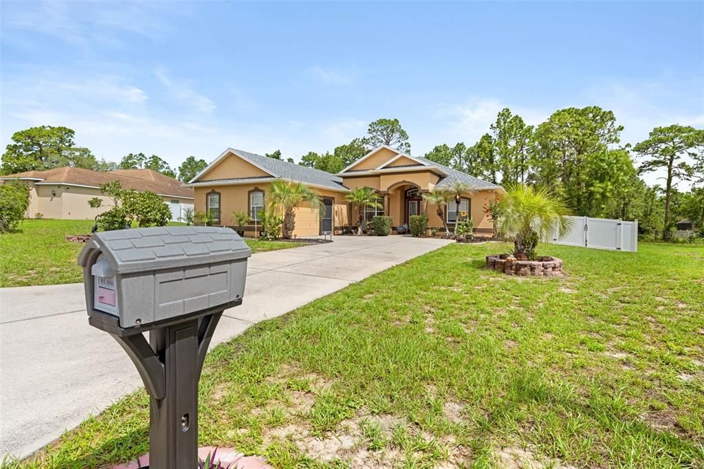 Active With Contract: $479,900 (3 beds, 3 baths, 2436 Square Feet)