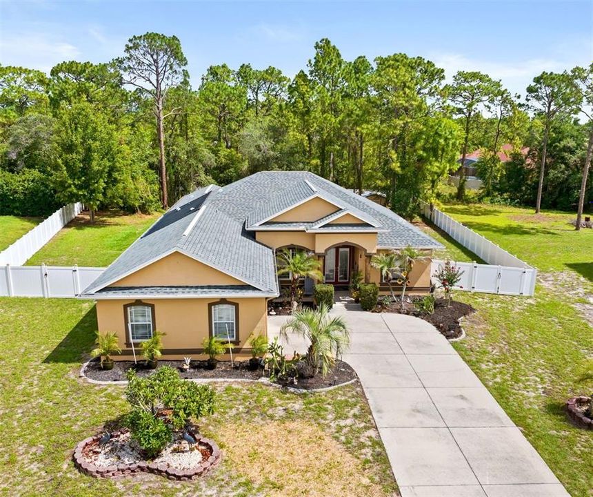 Active With Contract: $479,900 (3 beds, 3 baths, 2436 Square Feet)