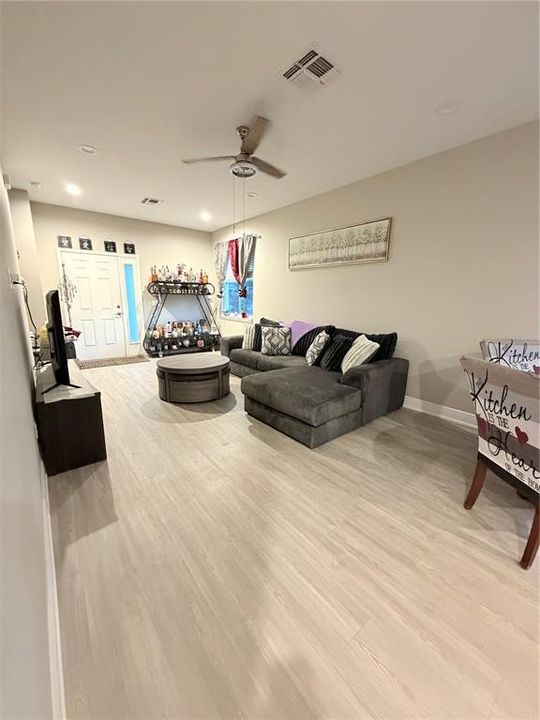 En Venta: $410,000 (3 camas, 3 baños, 1836 Pies cuadrados)