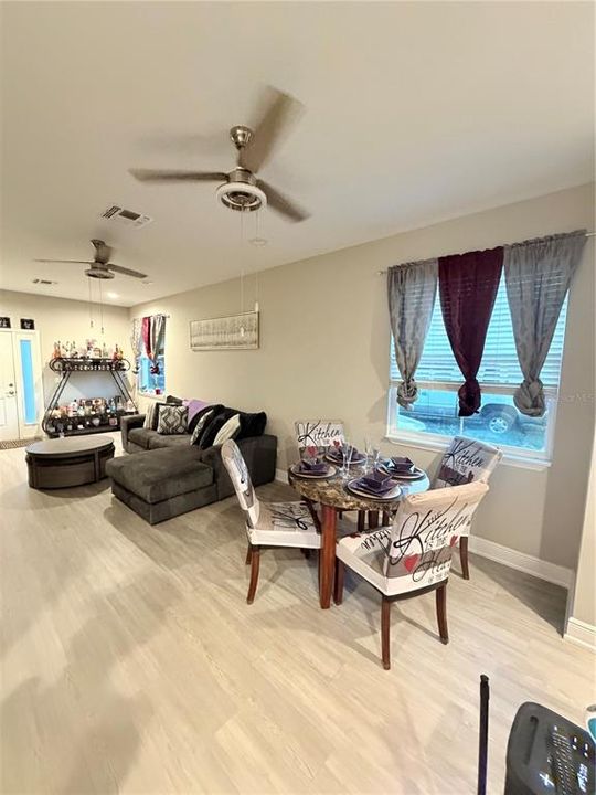 En Venta: $410,000 (3 camas, 3 baños, 1836 Pies cuadrados)