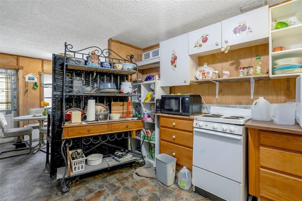 For Sale: $145,000 (3 beds, 2 baths, 1512 Square Feet)