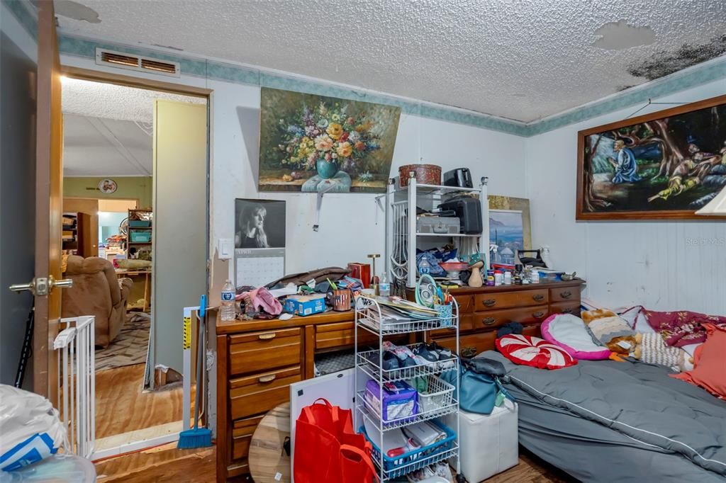 For Sale: $145,000 (3 beds, 2 baths, 1512 Square Feet)