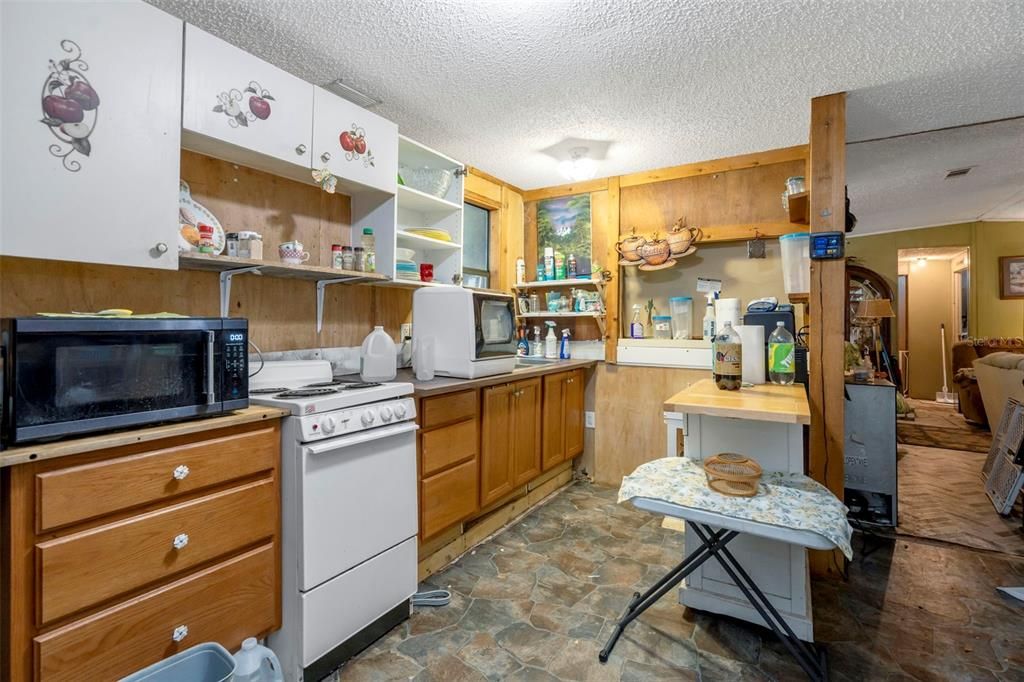 For Sale: $145,000 (3 beds, 2 baths, 1512 Square Feet)