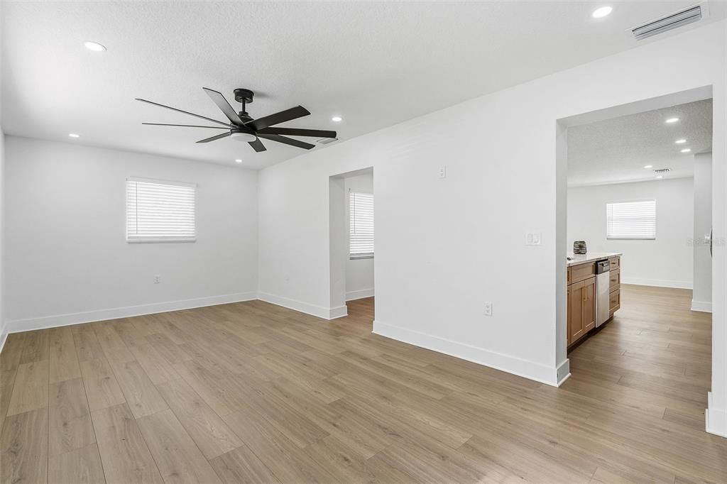 Active With Contract: $474,700 (3 beds, 3 baths, 1444 Square Feet)